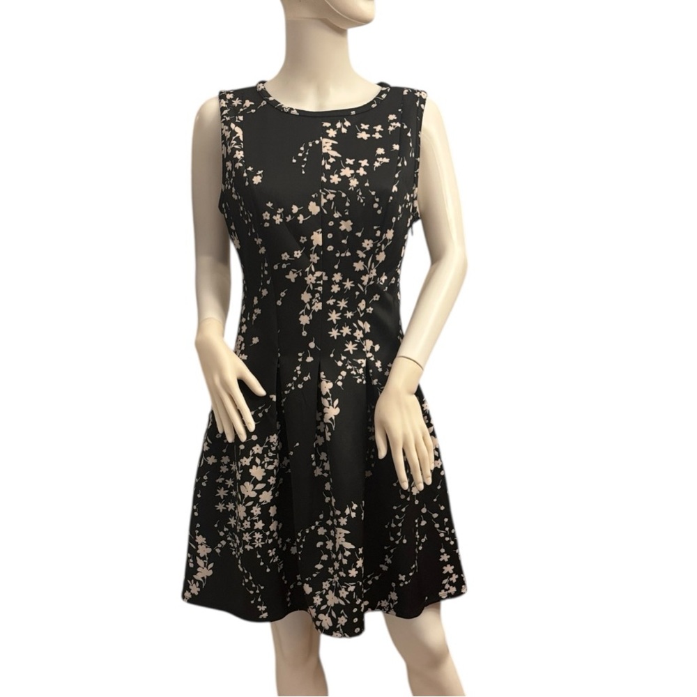 Ann Taylor Black and Cream Floral Fit and Flare Sleeveless Dress Size 8